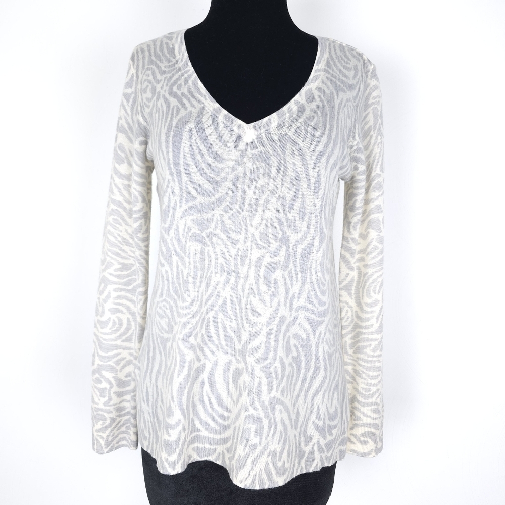 Vineyard Vines Superfine Merino Wool Animal Print V-Neck Sweater, size XS